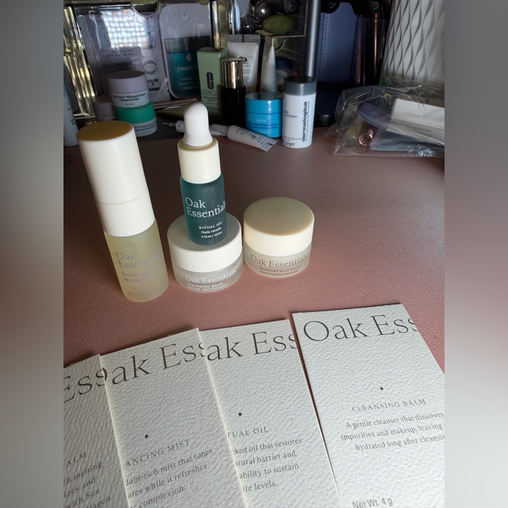 Deluxe/High End Brands: 114 Item Beauty/Skin/Hair Sample Assortment - Picture 6 of 13